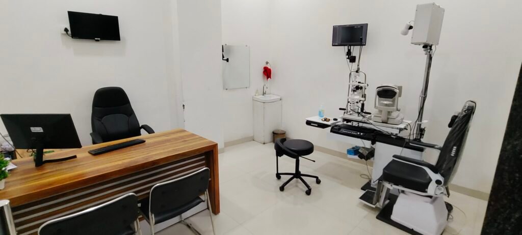 Optometrist Room | Anandam Netralaya - Shajapur Branch